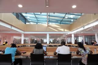 BU Schoelcher - salle de lecture Bibliothèque unviersitaire de Schoelcher, salle de lecture